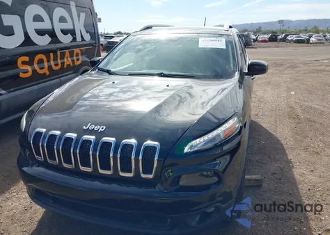 2017 Jeep Cherokee Latitude 4X4 z USA, uszkodzony, nr VIN 1C4PJMCS5HW582069